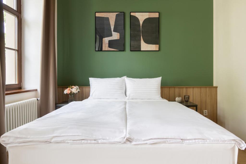 Bohemian Dreams Apartments and Suites by Dwellfort - Deluxe Studio