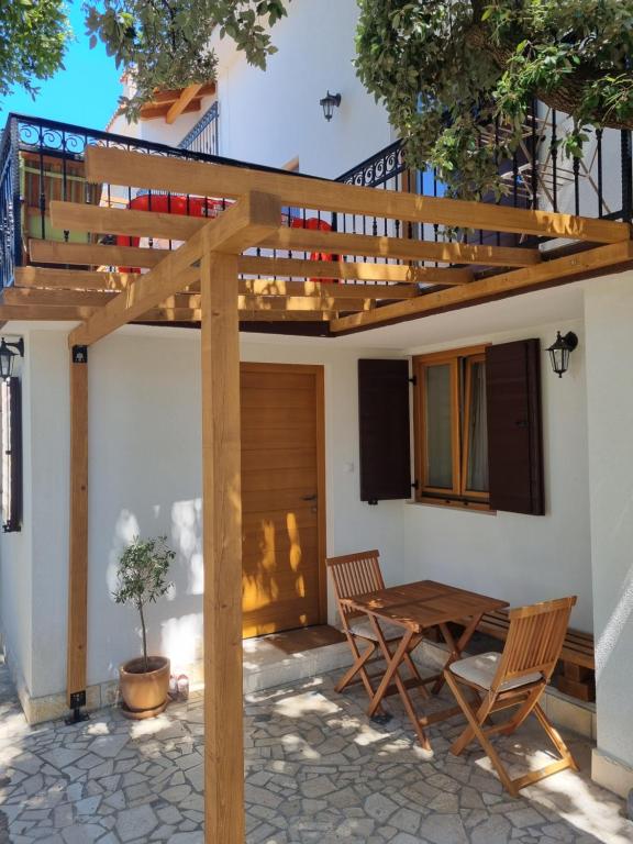 Balkón alebo terasa v ubytovaní Apartments Jungic, Rab