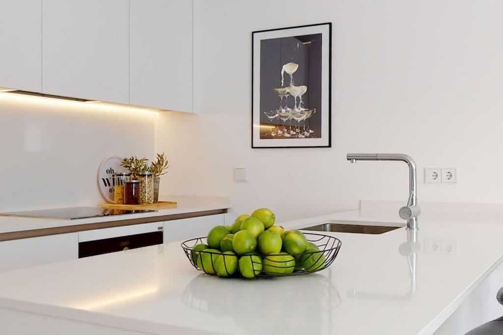 Kuchyňa alebo kuchynka v ubytovaní Luxury Townhouse in La Cala De Mijas