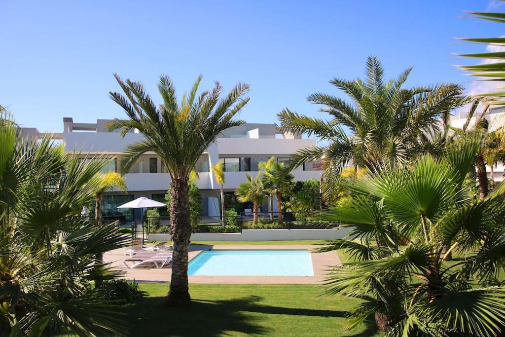 Bazén v ubytovaní Luxury Townhouse in La Cala De Mijas alebo v jeho blízkosti