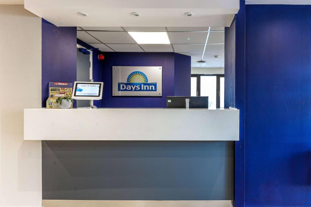 Certifikát, hodnocení, plakát nebo jiný dokument vystavený v ubytování Days Inn London Stansted Airport