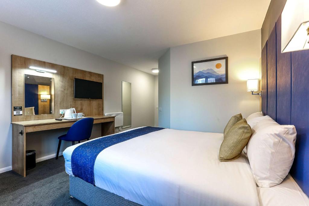 Postel nebo postele na pokoji v ubytování Days Inn London Stansted Airport