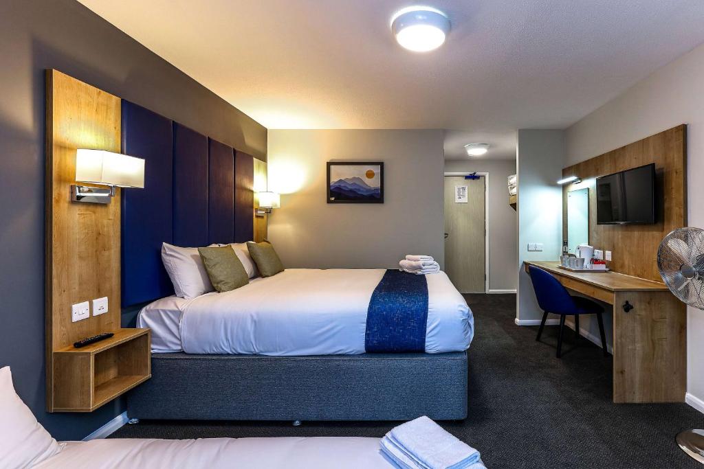 TV a/nebo společenská místnost v ubytování Days Inn London Stansted Airport
