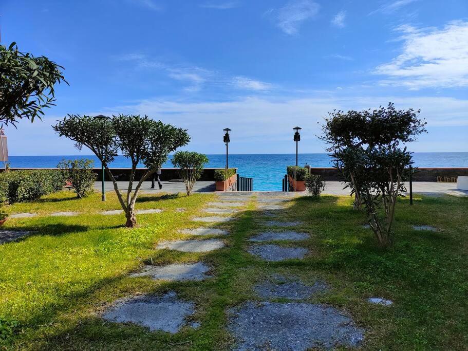 a path leading to the beach with the ocean in the background at Blue Holiday da Marco in Letojanni