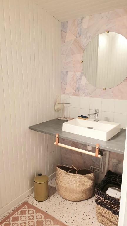 Kúpeľňa v ubytovaní Petite chambre coquette