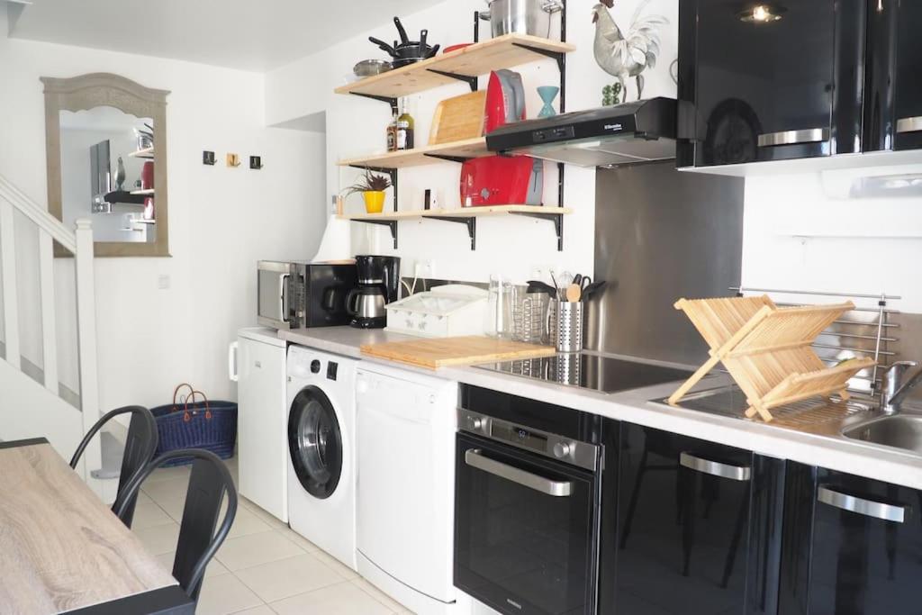 Kuchyňa alebo kuchynka v ubytovaní Appartement duplex et terrasse à St Servan-St Malo