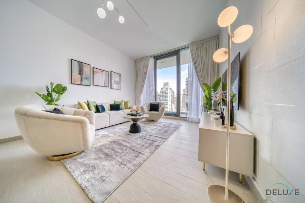 Stunning 2BR With Assistant’s Room at LIV Residence Dubai Marina by Deluxe Holiday Homes, Dubai