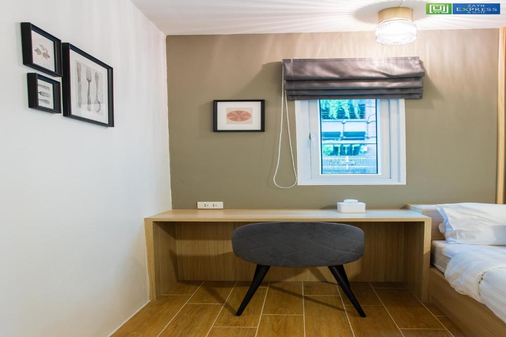 Postel nebo postele na pokoji v ubytování Zayn Express & Suites