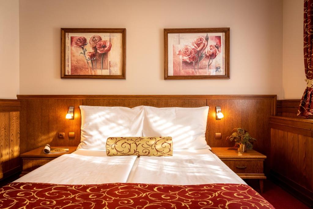 Postel nebo postele na pokoji v ubytování Hotel Abácie & Wellness