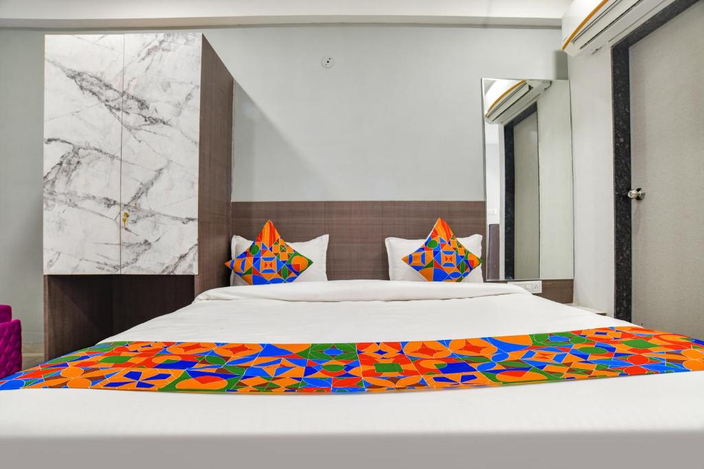 Fabhotel Grand Blue - Deluxe Room