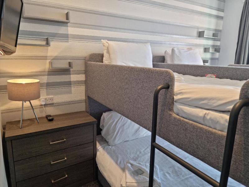 Tiffany's Hotel - Resim 9