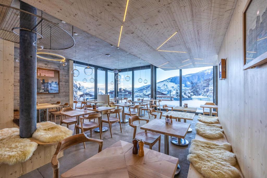 Nespecifikovaný výhled na hory nebo výhled na hory při pohledu z hotelu