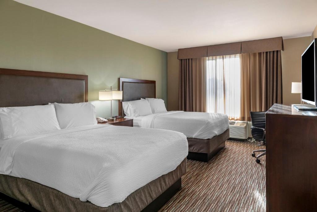 Postel nebo postele na pokoji v ubytování Holiday Inn Express & Suites Indio - Coachella Valley by IHG