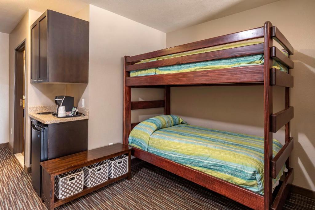 Postel nebo postele na pokoji v ubytování Holiday Inn Express & Suites Indio - Coachella Valley by IHG