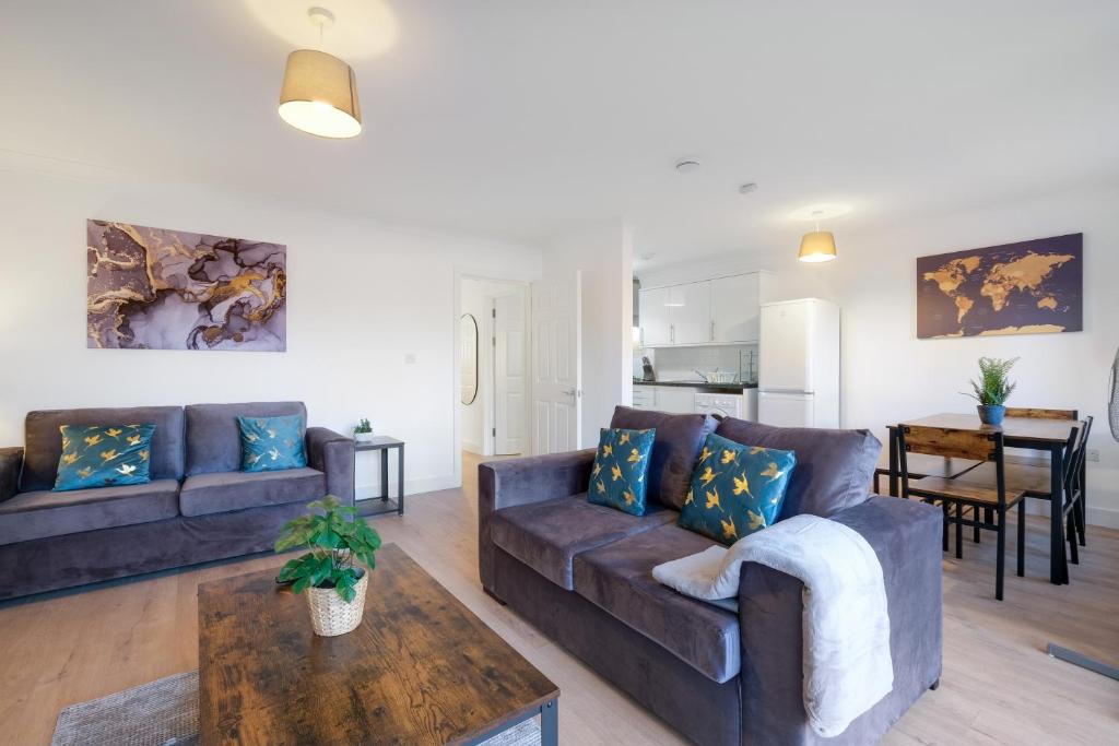 Pinewood Studios, Iver Slough Heathrow 1 & 2 Bedroom Apartments with