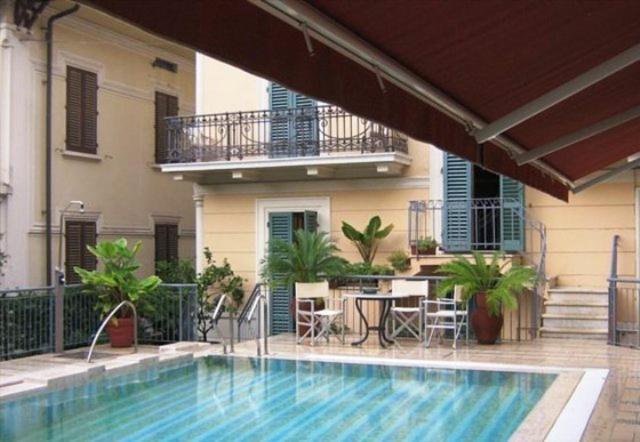 Bazén v ubytování Hotel Maestoso nebo v jeho okolí
