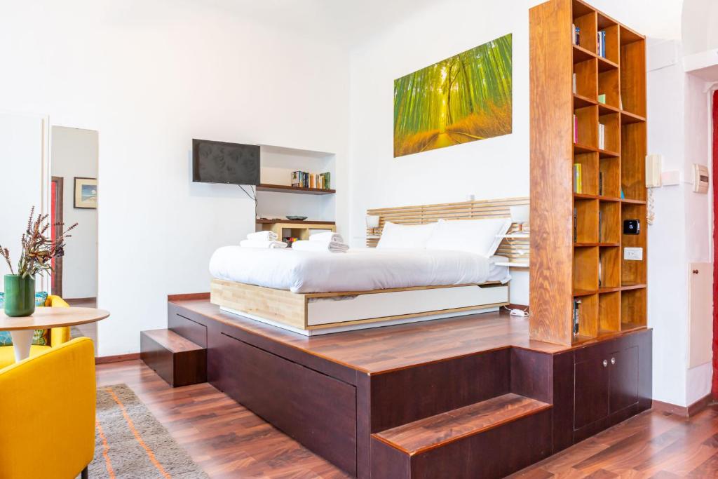 a bedroom with a bed on top of a wooden desk at Easylife - Accogliente monolocale in zona Ripamonti in Milan