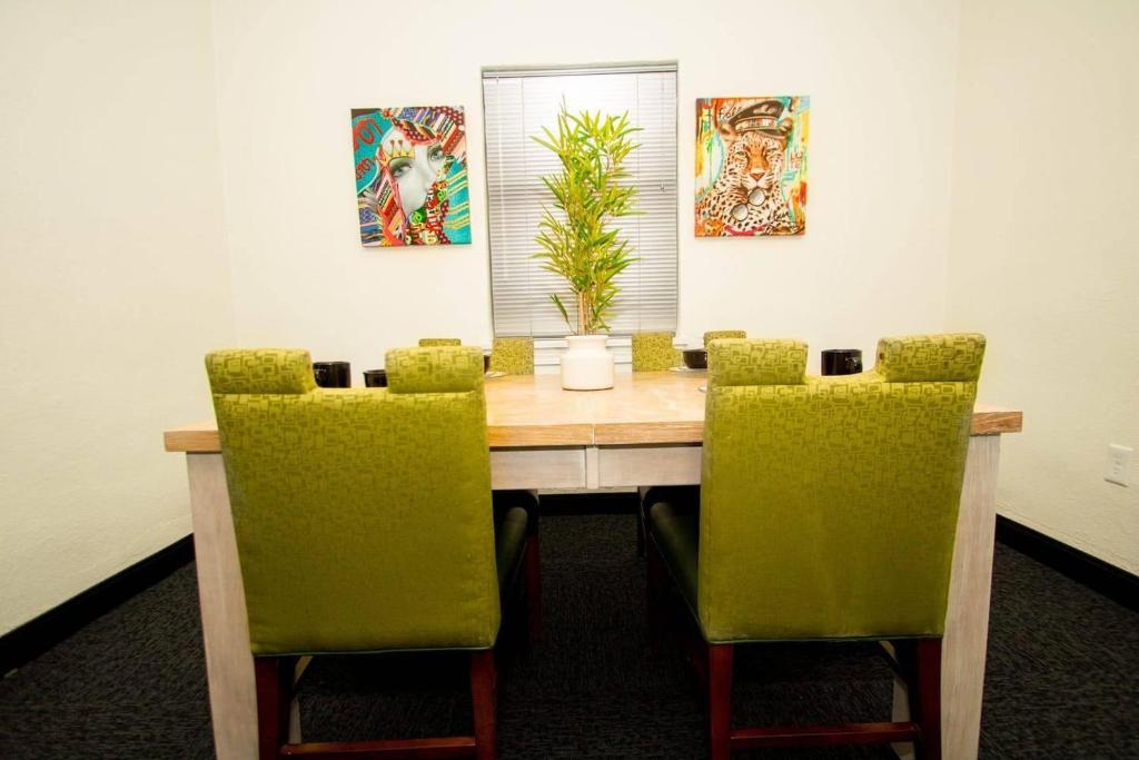 Honeymoon in Hotsprings - Housity
