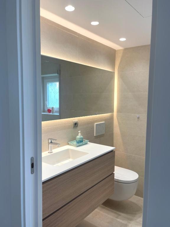 Kúpeľňa v ubytovaní Modern 3 bedroom apartment situated in luxury beachfront gated community