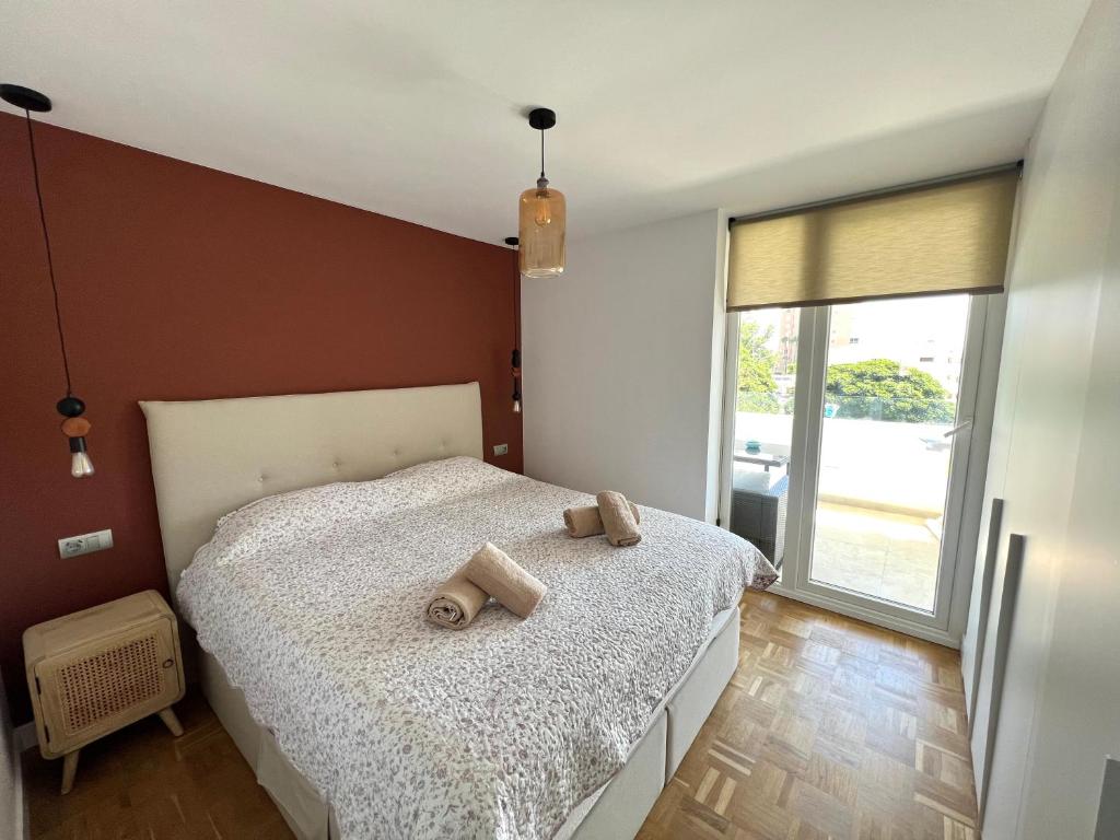 Posteľ alebo postele v izbe v ubytovaní Modern 3 bedroom apartment situated in luxury beachfront gated community