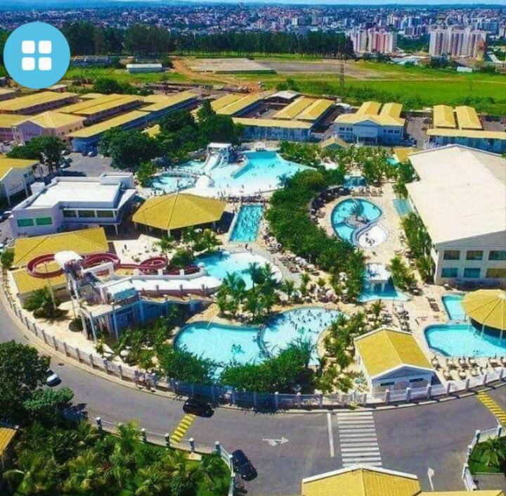 Bazén v ubytování Caldas Novas Lacqua Diroma nebo v jeho okolí