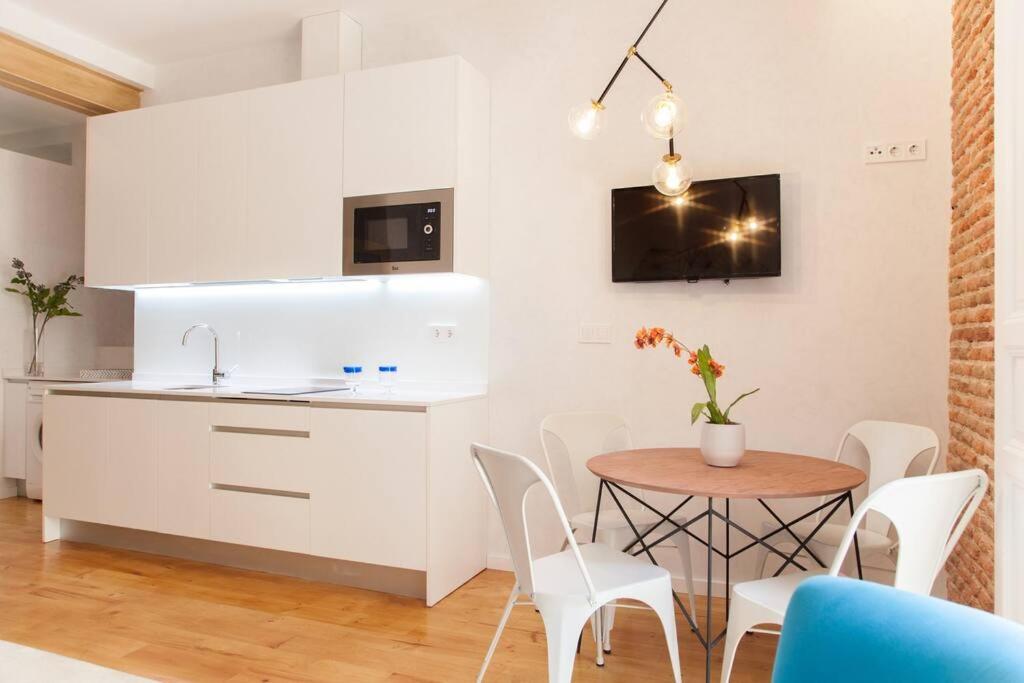 Apartment a few steps from Puerta del Sol - One-Bedroom Apartment