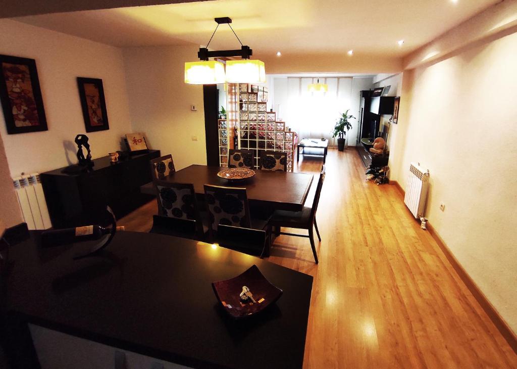 Acogedor Rincón Charro 75m2 Junto al Corte Ingles y Zona de Tapas de Van Dyck - Housity