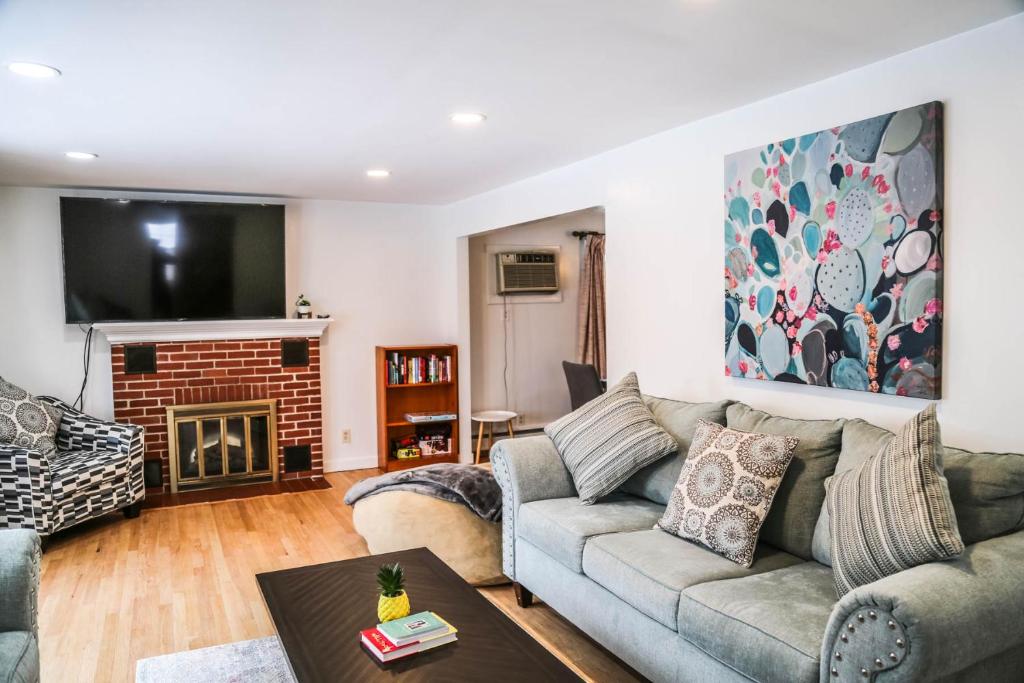 Posezení v ubytování Sunset house near Sunday River Black Montain