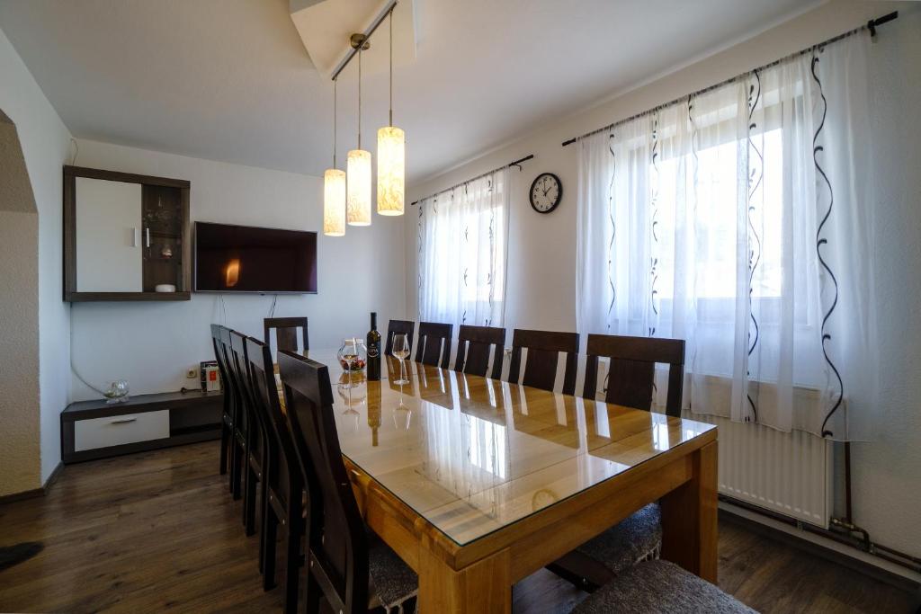 a dining room with a wooden table and chairs at Apartment Vanessa in Gospić