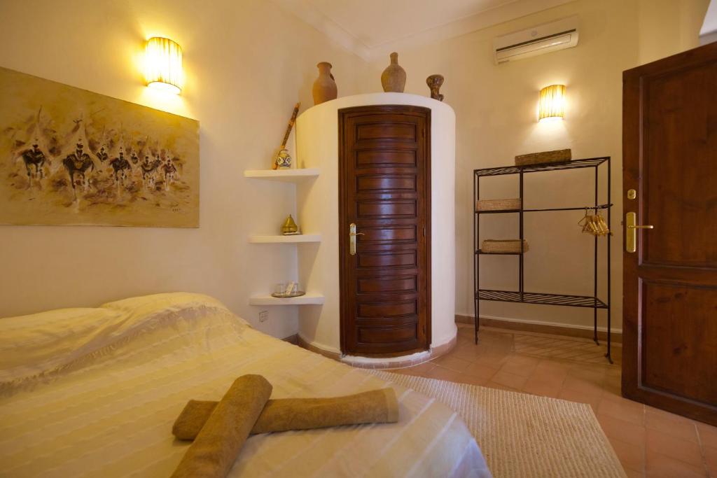 Postel nebo postele na pokoji v ubytování Riad Noor Charana