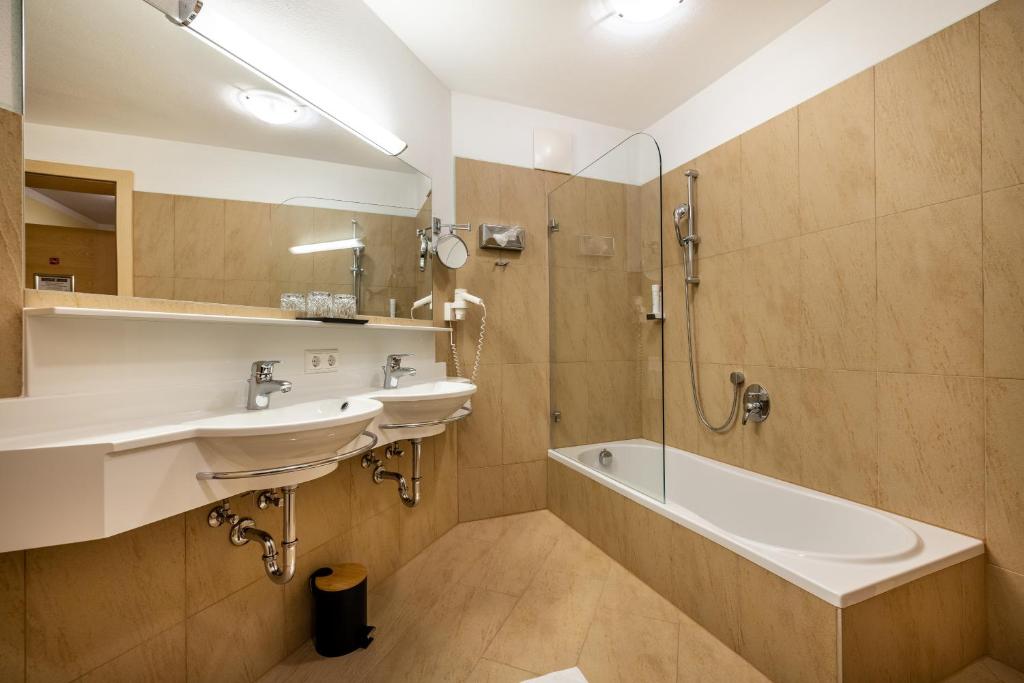 Koupelna v ubytování Hotel Breitlehenalm