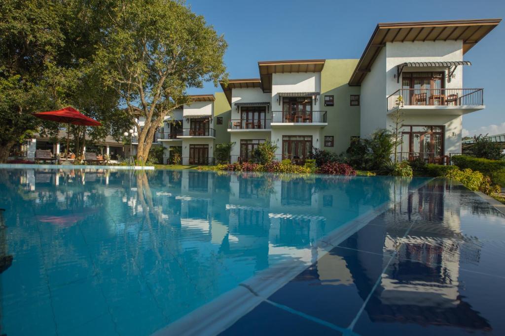 Bazén v ubytování Sigiriya Wewa Addara Hotel - Hotel By The Lake nebo v jeho okolí