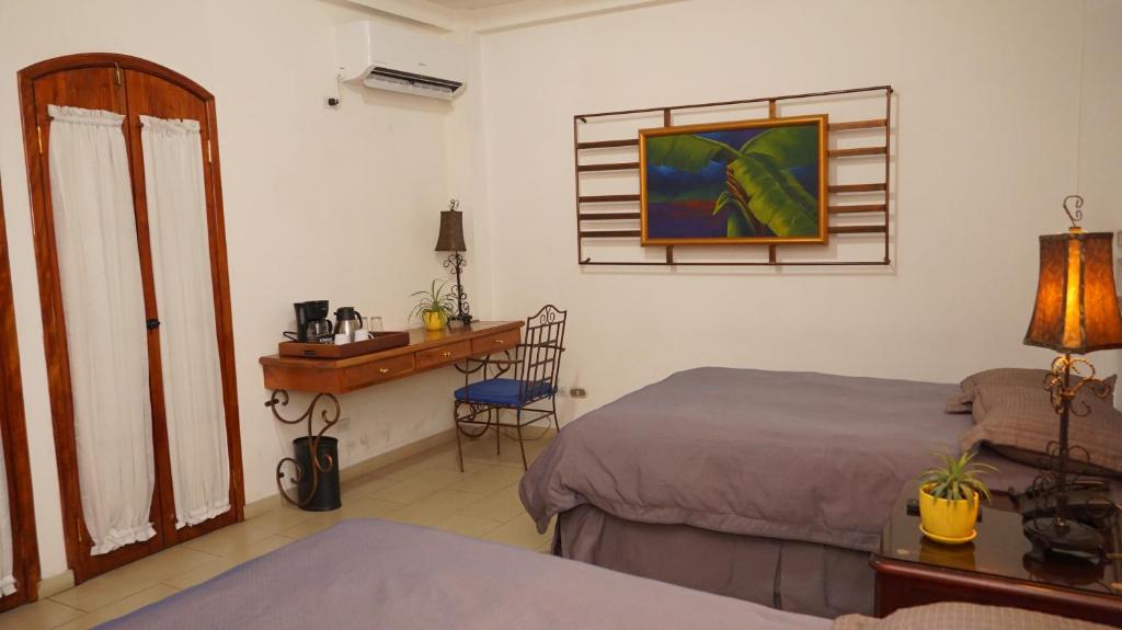 Postel nebo postele na pokoji v ubytování Hotel Casa del Arbol