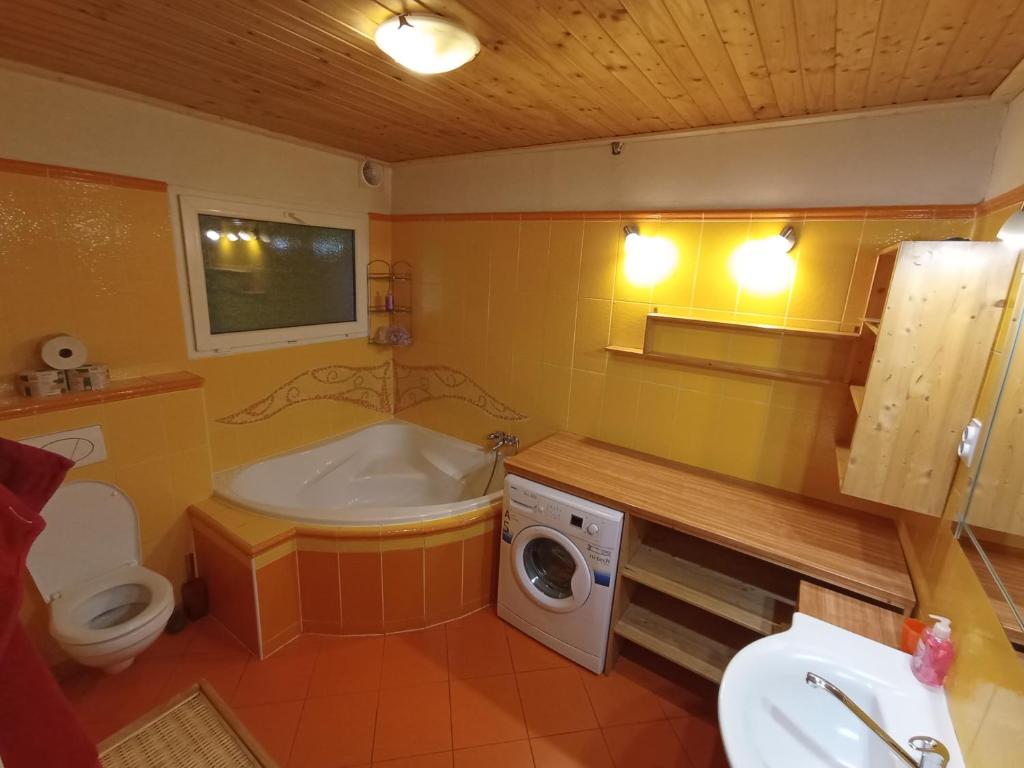 Koupelna v ubytování Bydlinská zahrádka Těšíkov