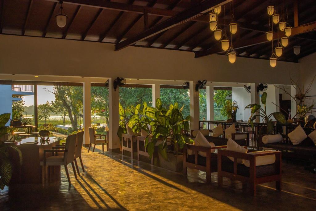 Restaurace v ubytování Sigiriya Wewa Addara Hotel - Hotel By The Lake