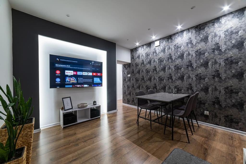 En TV eller et underholdningssystem på Apartment Le Château