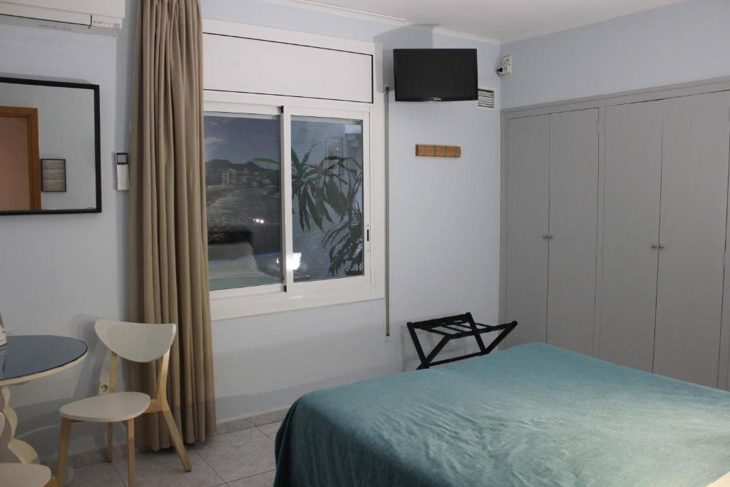 Postel nebo postele na pokoji v ubytování Hotel Alexandra Sitges