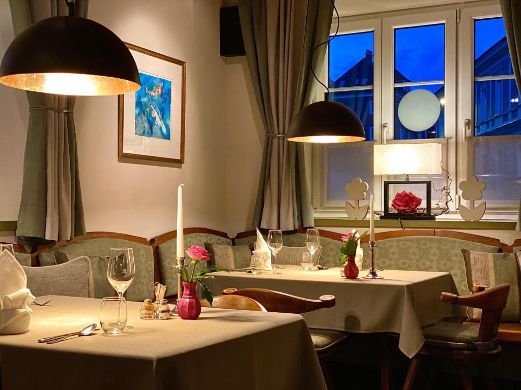 A restaurant or other place to eat at Gasthof Mitter