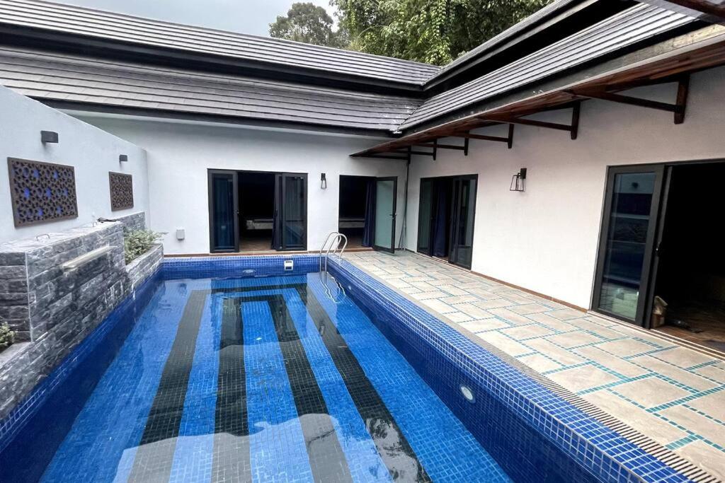 Charis Janda Baik Semi D Villa 6 3 Bedroom + Pool, Bentong (updated