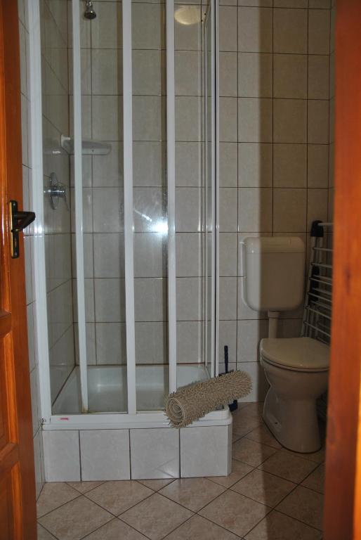 A bathroom at NAPSUGAR VENDÉGHÁZ