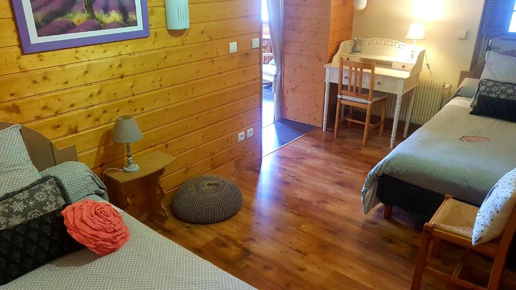Postel nebo postele na pokoji v ubytování "La Coustille" Chambres et Table d'Hôtes