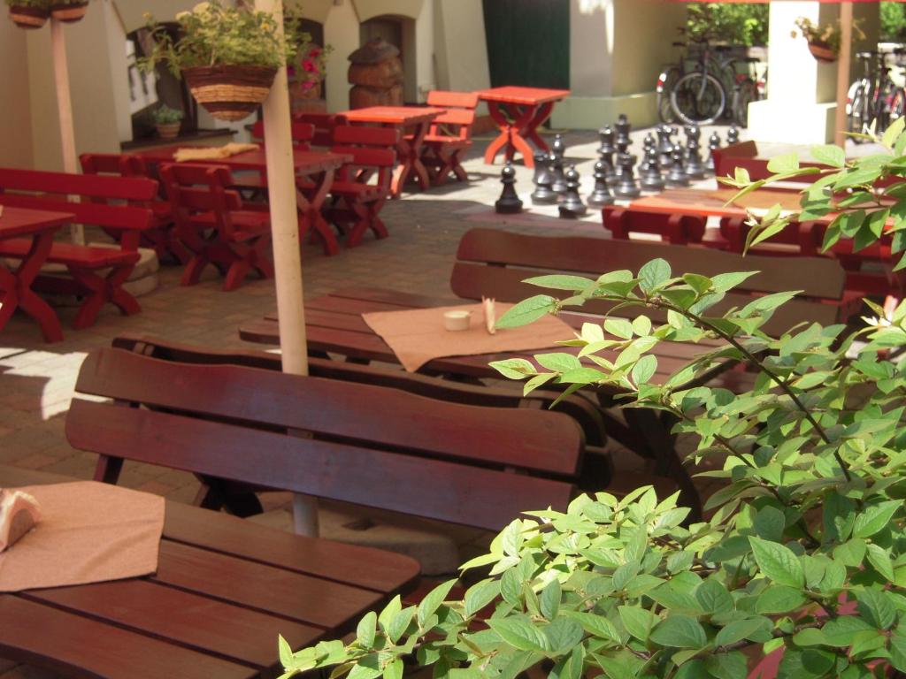 Restauracja lub miejsce do jedzenia w obiekcie Pensjonat Zamek Dersława