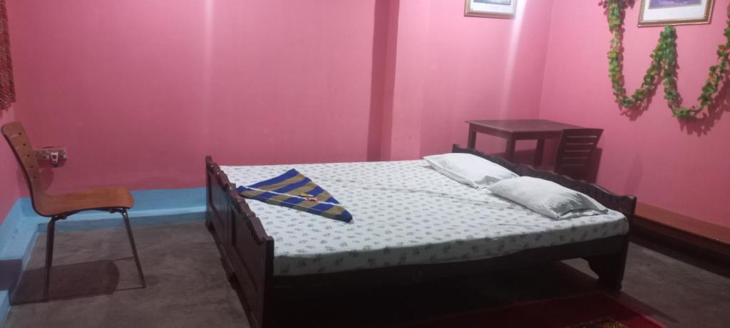Postel nebo postele na pokoji v ubytování Kiran Guest House