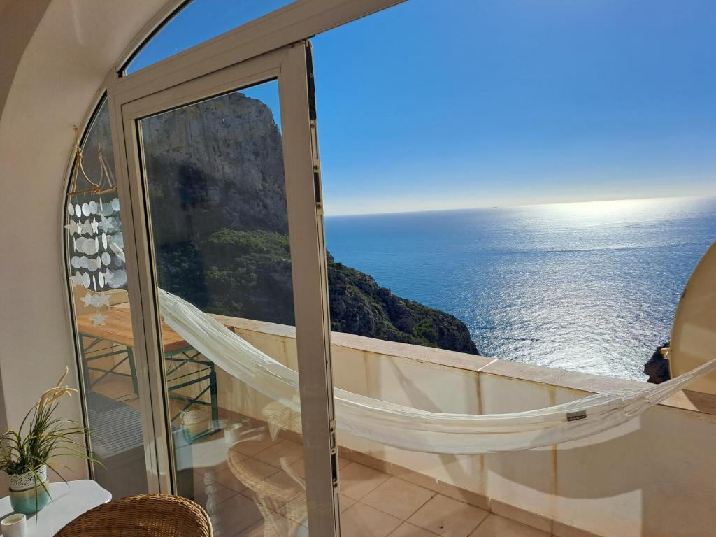 Habitación con vistas al océano en la ventana al mar en Jávea