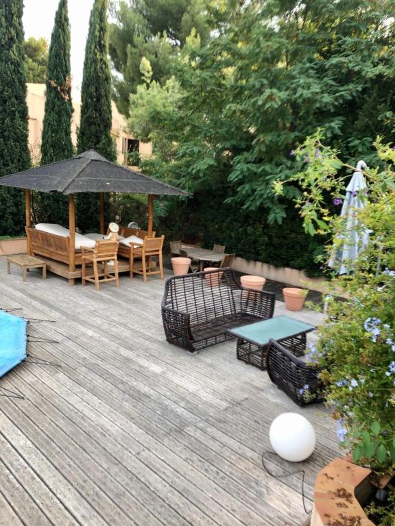 Ogród w obiekcie Nice 120 M Cosy With Garden Terrace And Paillote