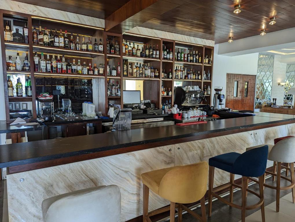 Lounge nebo bar v ubytování Hacienda Samana Bay Hotel