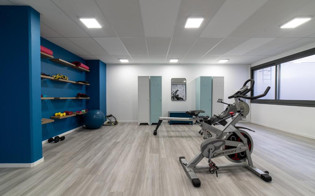a gym with a treadmill and a exercise bike at Le Stratège in Marseille