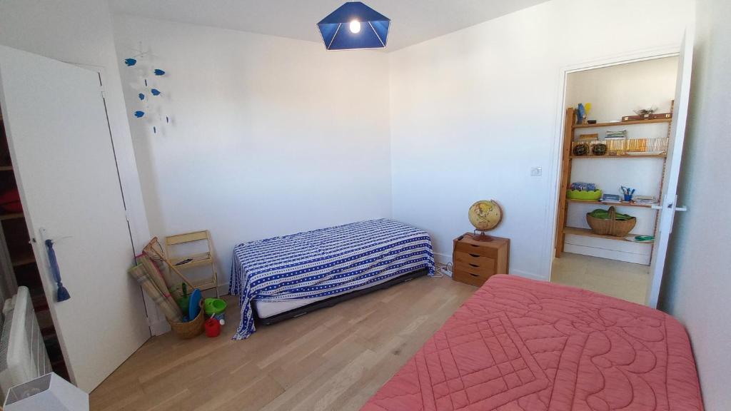 Posteľ alebo postele v izbe v ubytovaní LA PEROUSE - Appartement 4ème étage - 2 chambres vue mer