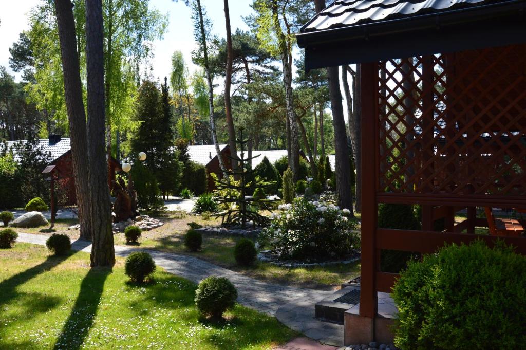 Vonkajšia záhrada v ubytovaní Domki przy plaży - Pod Wydmami