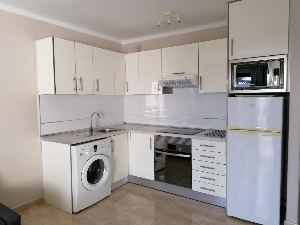 Kuchyňa alebo kuchynka v ubytovaní El Piso del Puerto - Charm Apartment